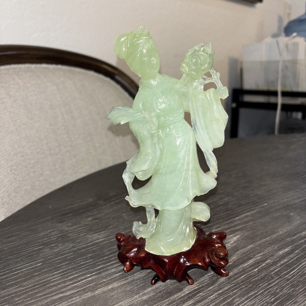 Jade Hardstone Carving Figurine of a Lovely Geisha / Courtesan Lady Wood Stand